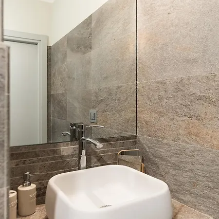 Appartement In The Cloud - *